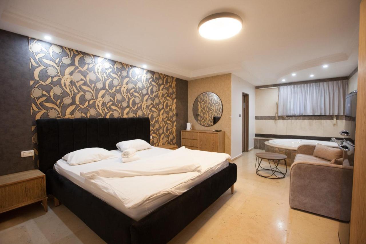 Puy Ahuzat Haosher Hotel Tiberias Bagian luar foto