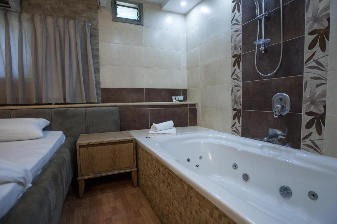 Puy Ahuzat Haosher Hotel Tiberias Bagian luar foto
