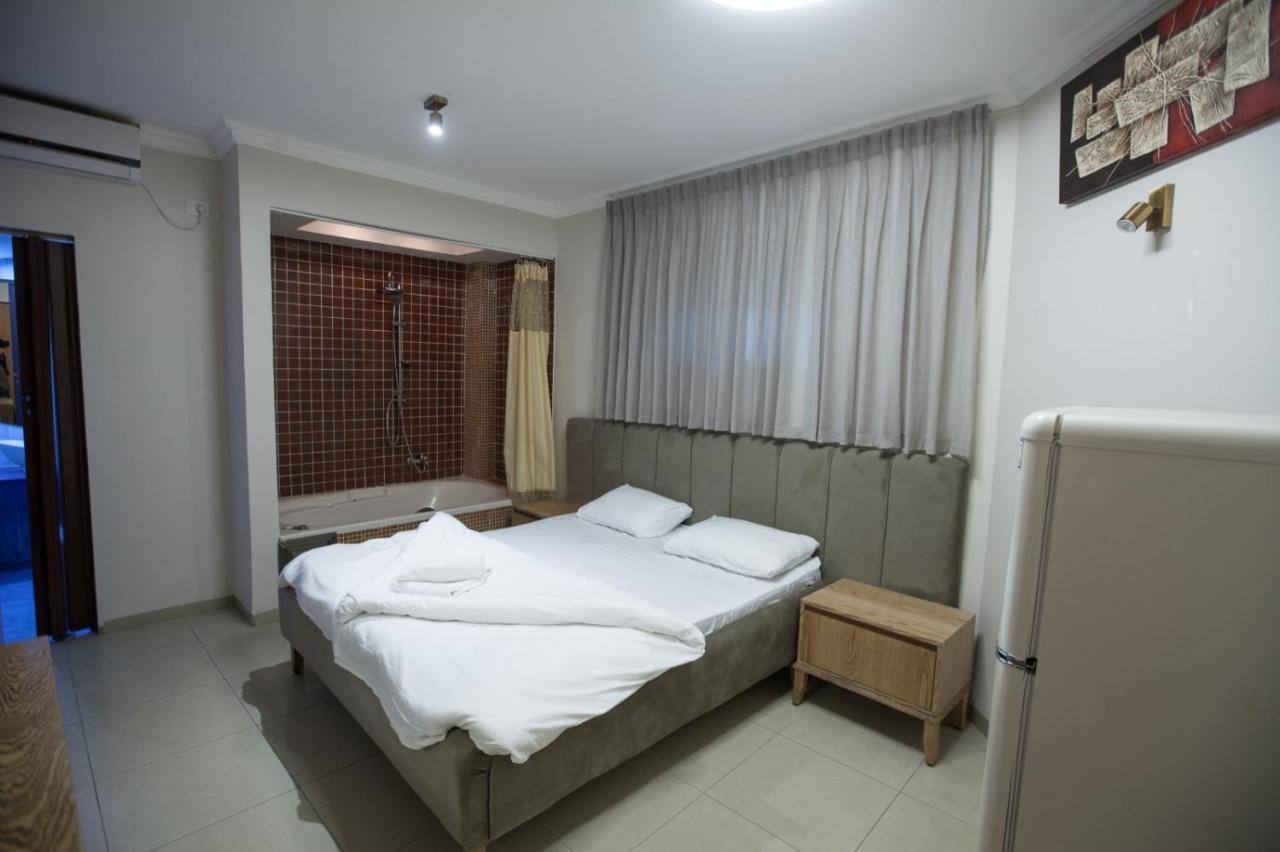 Puy Ahuzat Haosher Hotel Tiberias Bagian luar foto