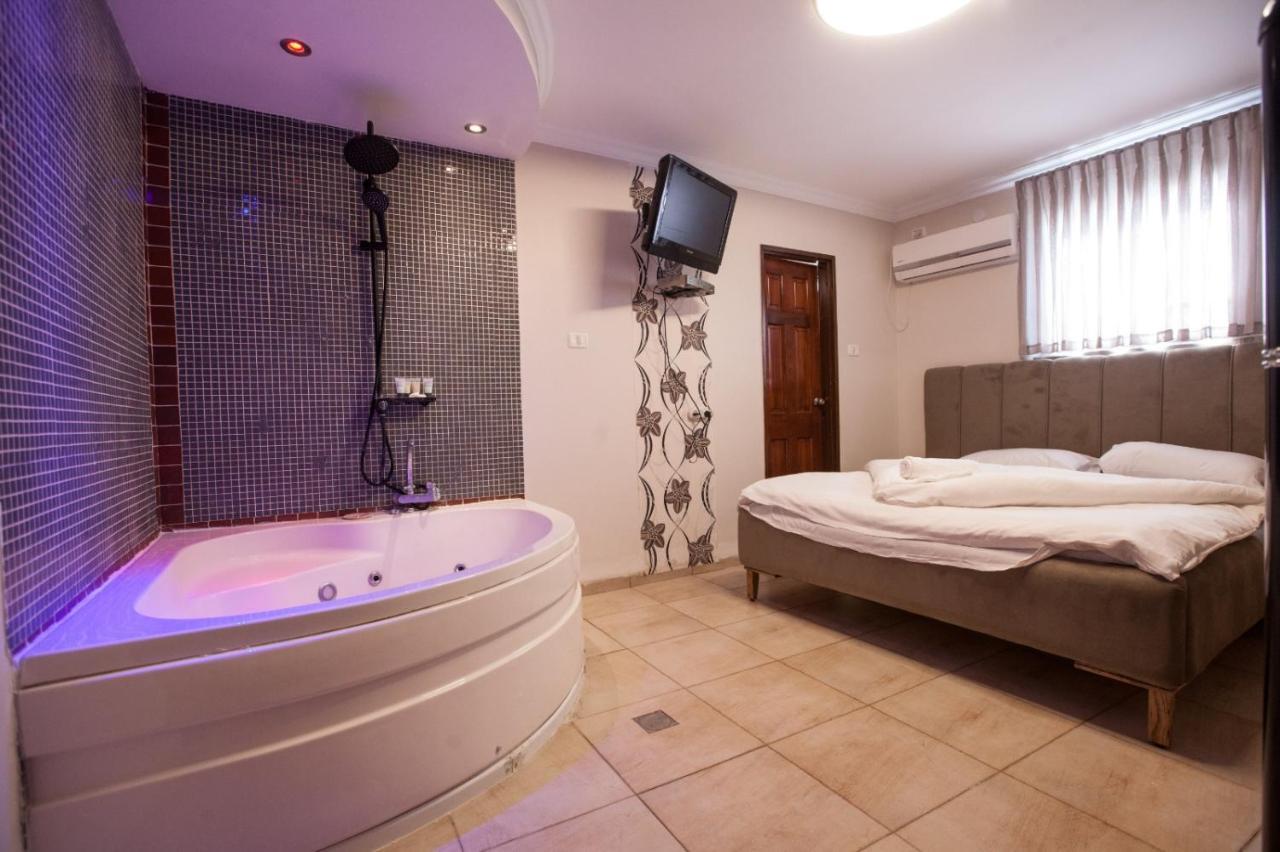 Puy Ahuzat Haosher Hotel Tiberias Bagian luar foto