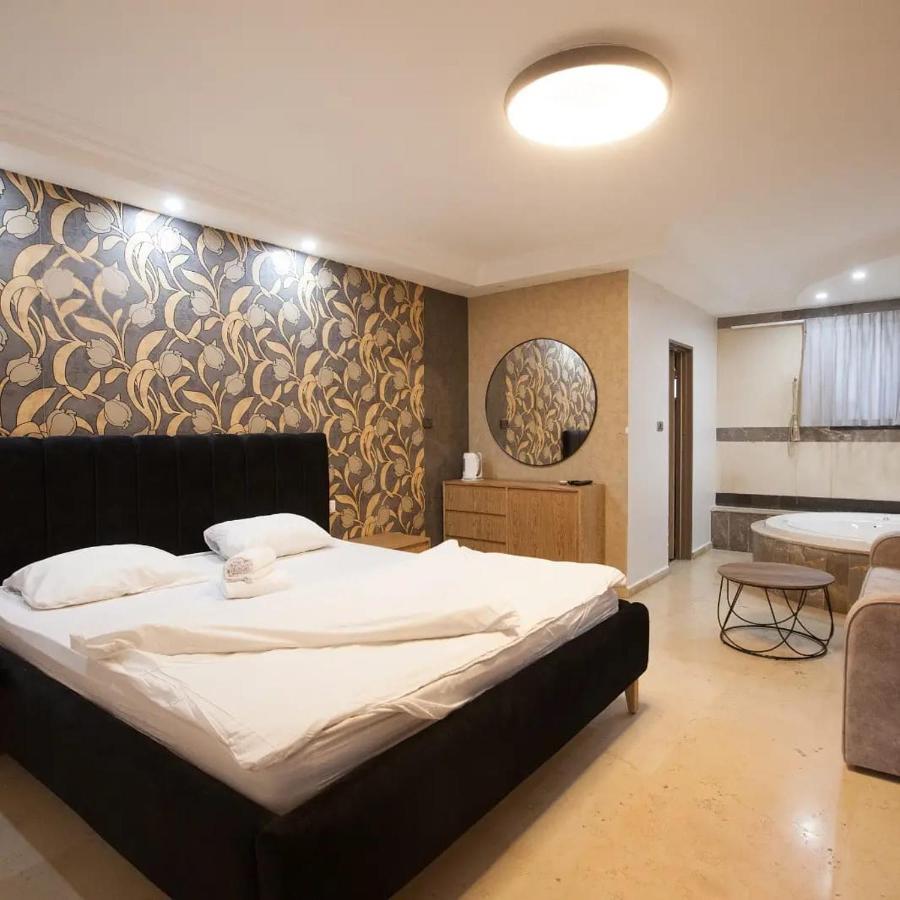 Puy Ahuzat Haosher Hotel Tiberias Bagian luar foto