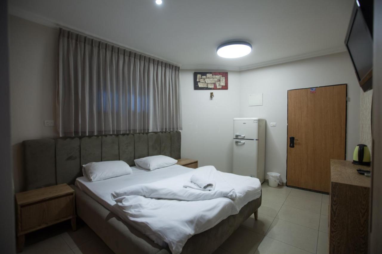Puy Ahuzat Haosher Hotel Tiberias Bagian luar foto